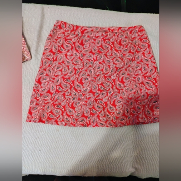 Nivo Red and White Golf Skort With Paisley Design. Size SMALL - Picture 4 of 4